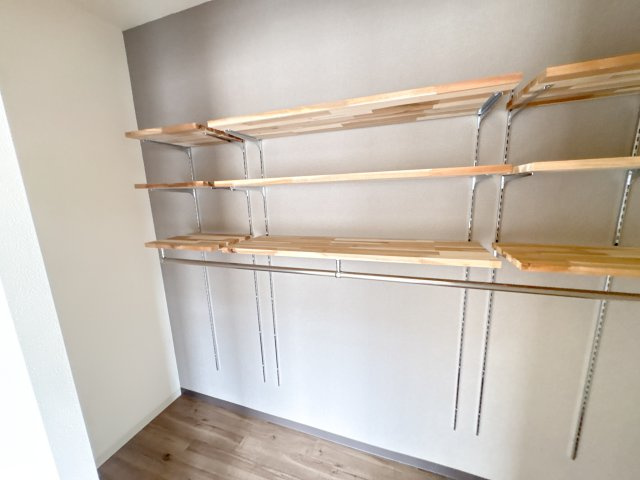 フラワリータウン生駒C棟の収納