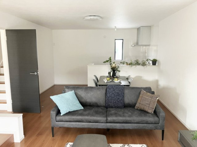 【居間・リビング】 | 東大沼町三丁目新築一戸建