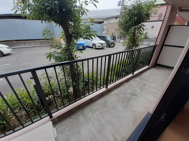 ヴェルジェのバルコニー|バルコニーからの眺めを楽しみながら食事をしませんか