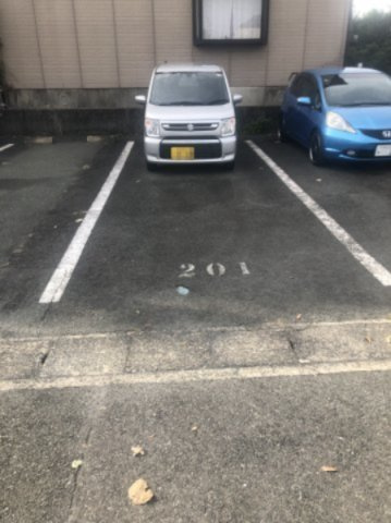 APTフレマリールの駐車場|2台縦列で停められます。