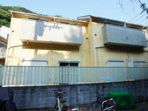 横須賀市三春町６丁目のアパートの外観