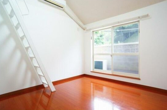 横須賀市三春町６丁目のアパートの居間・リビング