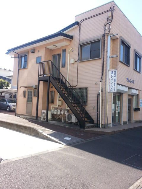 サンプラザの外観