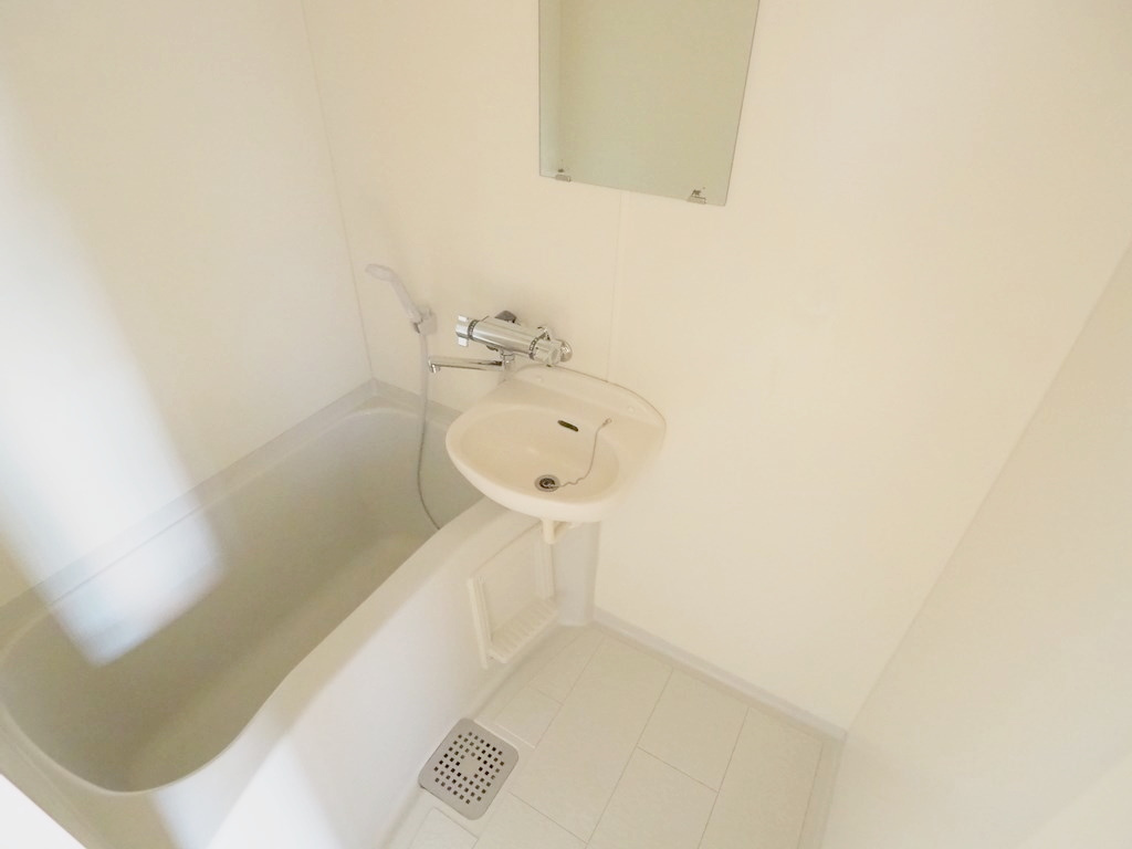 第2植野ビルの浴室