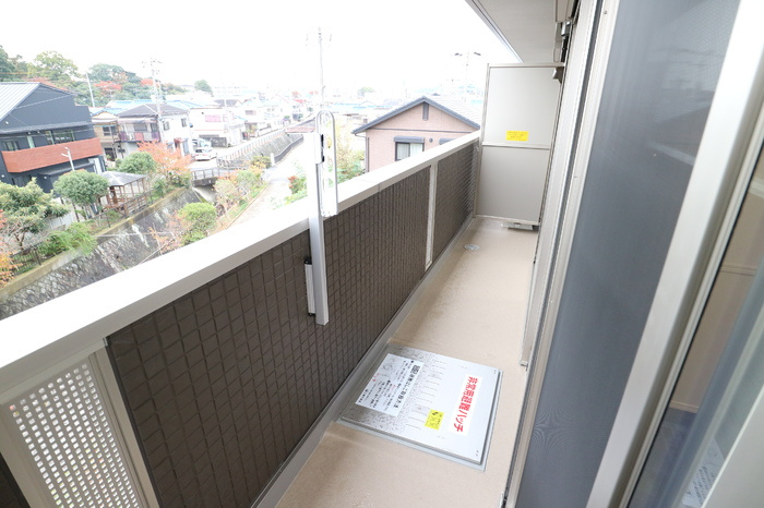 グロリアハイツはびきのA棟のバルコニー