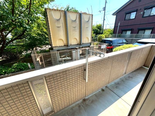 グロリアハイツはびきのA棟のバルコニー