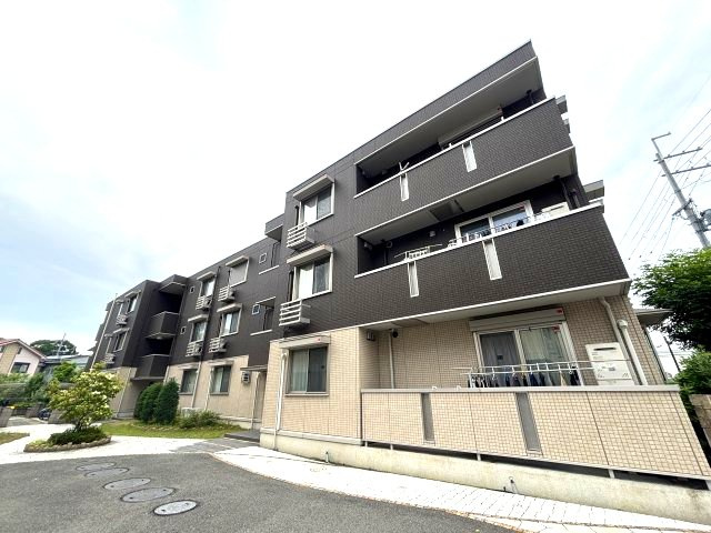 グロリアハイツはびきのA棟の外観