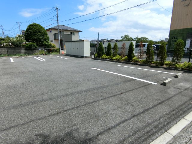 ロイヤルシャトー・Ｋの駐車場