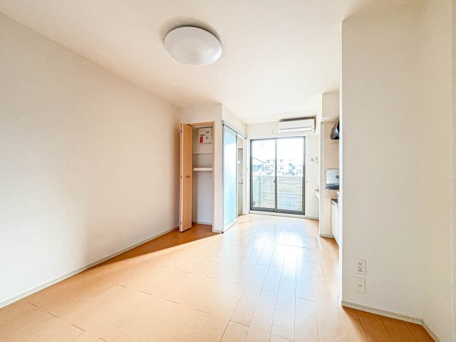 ロイヤルシャトー・Ｋの居間・リビング