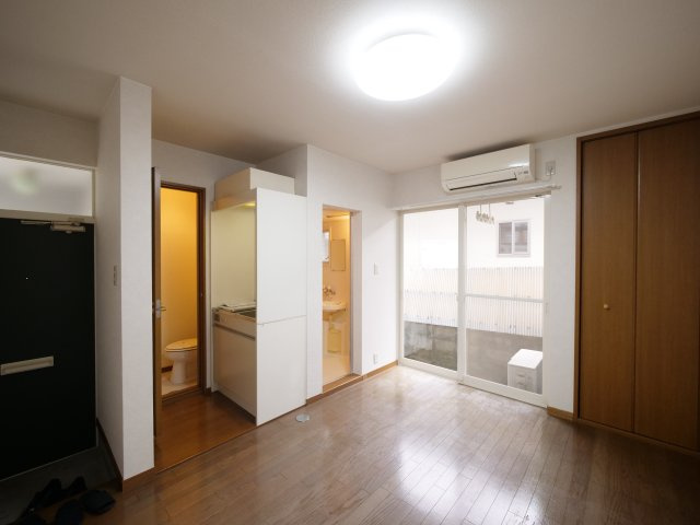 津高台ハイツの居間・リビング|※写真は別の部屋のものです。