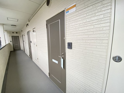 【玄関】 | メリー・ヤード泉 | 明るい玄関です