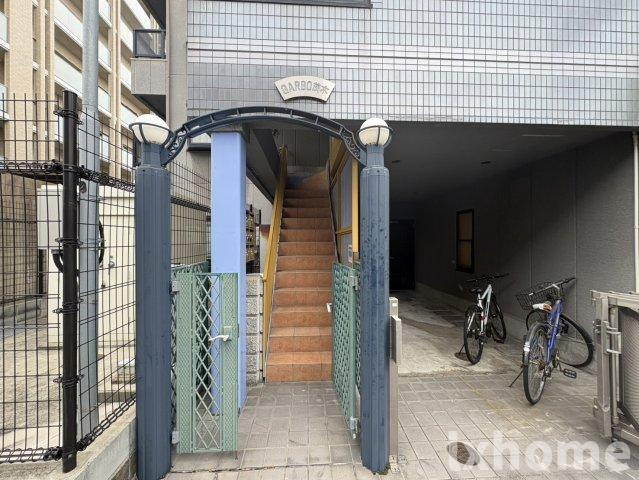 ガルボ茨木のエントランス|建物の内部です