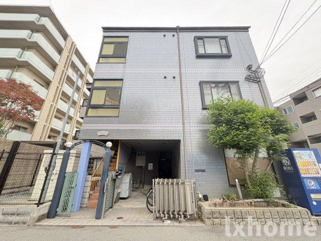 ガルボ茨木のエントランス|清潔なエントランスです