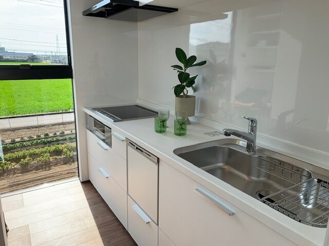 小松市白江町の新築一戸建のキッチン