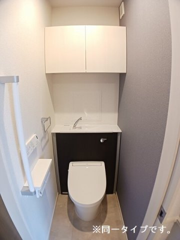 サニーコート伏見のトイレ|ゆったりとした空間のトイレです