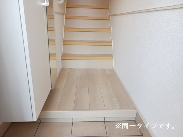 サニーコート伏見の玄関|シンプルで使いやすい玄関です