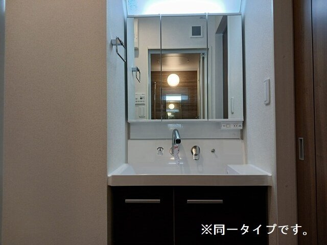 サニーコート伏見の洗面所|使いやすい洗面所です