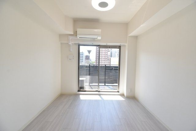 プレサンス谷町九丁目ディセオの洋室