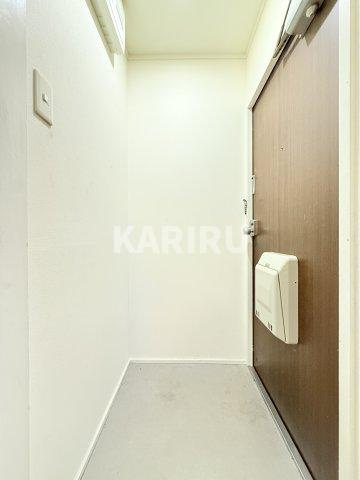 平和ハイツの玄関