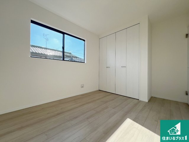 羽曳野市野々上　新築一戸建ての洋室|シンプルな洋室は、自分好みのインテリアが楽しめます♪ご家族とインテリアや家具を選びに行くのは新築購入時の醍醐味の一つです。ぜひお楽しみください♪