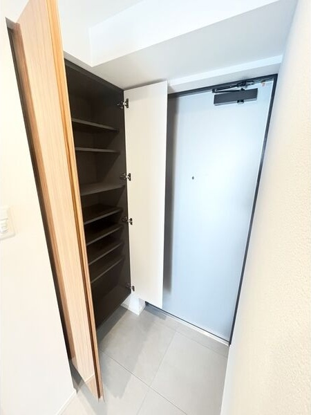 S-RESIDENCE堀田Northの玄関