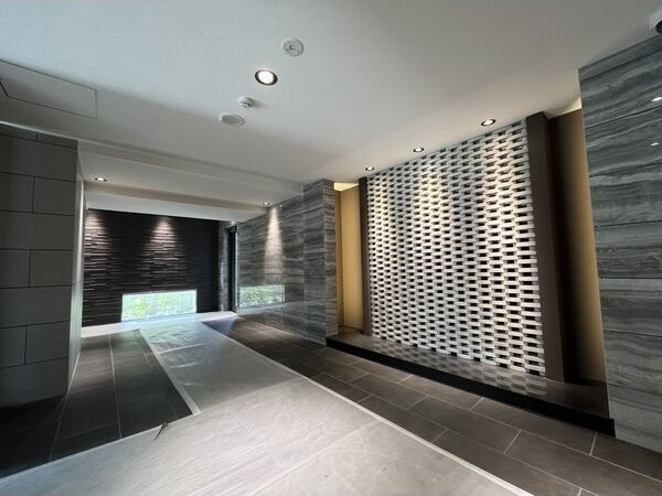 S-RESIDENCE堀田Northのエントランス