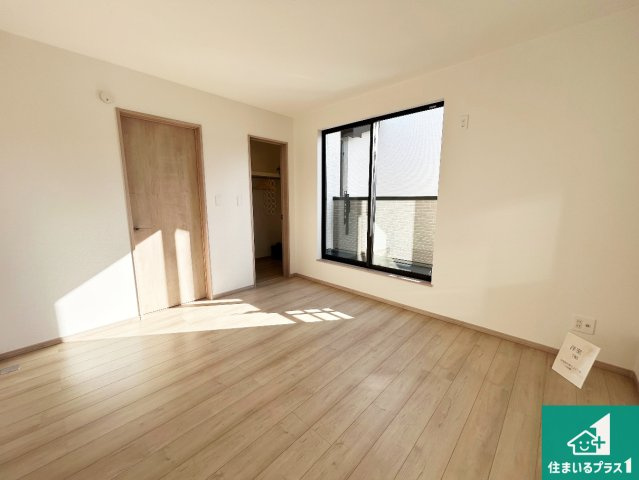 羽曳野市野々上　新築一戸建ての洋室|シンプルな洋室は、自分好みのインテリアが楽しめます♪ご家族とインテリアや家具を選びに行くのは新築購入時の醍醐味の一つです。ぜひお楽しみください♪