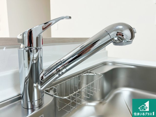 羽曳野市野々上　新築一戸建ての設備|浄水器を内蔵！炊飯時、お茶を作る時に安心してお水を使えます！お湯と冷水、浄水と原水、シャワーの切替えもワンタッチです！