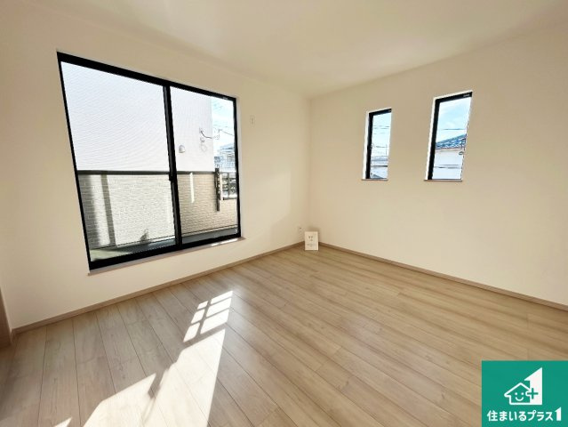 羽曳野市野々上　新築一戸建ての洋室|シンプルな洋室は、自分好みのインテリアが楽しめます♪ご家族とインテリアや家具を選びに行くのは新築購入時の醍醐味の一つです。ぜひお楽しみください♪