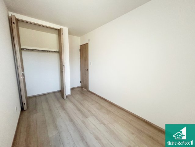 羽曳野市野々上　新築一戸建ての洋室|シンプルな洋室は、自分好みのインテリアが楽しめます♪ご家族とインテリアや家具を選びに行くのは新築購入時の醍醐味の一つです。ぜひお楽しみください♪