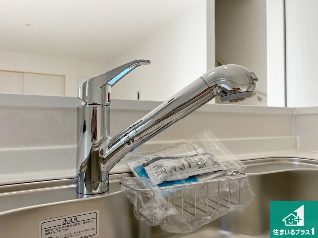 羽曳野市野々上　新築一戸建ての設備|浄水器を内蔵！炊飯時、お茶を作る時に安心してお水を使えます！お湯と冷水、浄水と原水、シャワーの切替えもワンタッチです！