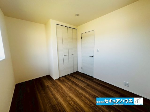 【今からご案内可能】知多市清水が丘２丁目 全３棟 の洋室|【洋室】
◆お子様のお部屋や主寝室、来客時の宿泊室、趣味のお部屋としてもご利用いただけます♪