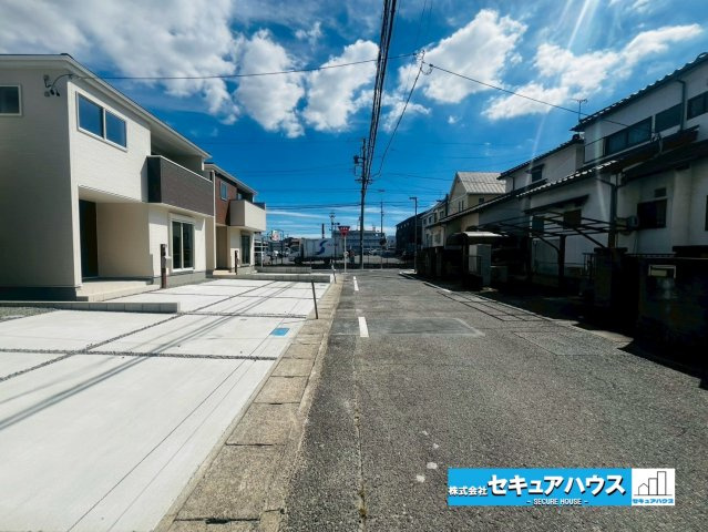 【今からご案内可能】知多市清水が丘２丁目 全３棟 の前面道路含む現地写真|事前予約にて現地ご見学いただけます！お気軽にお問い合わせください♪
■株式会社　セキュアハウス■
住宅ローンに強く、知識、経験豊富なスタッフ在籍
お客様に寄り添い、ご成約後もサポート致します。