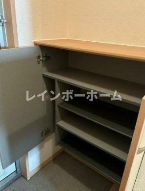 GENOVIA原木中山の収納|ちょっとした収納スペースも充実しています