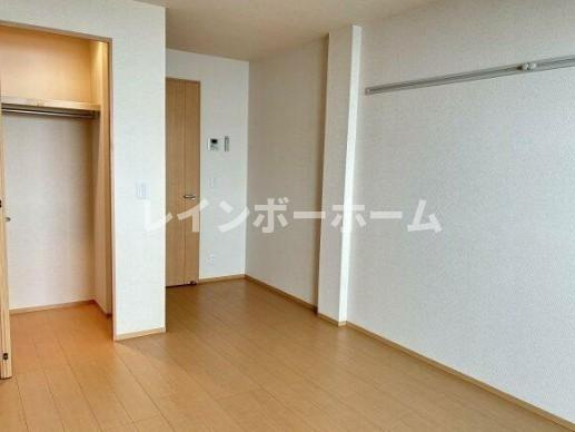 GENOVIA原木中山の内装|明るい色調の室内です