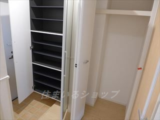 広島市安佐北区可部東４丁目のアパートの玄関|玄関収納とシューズボックス