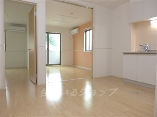 広島市安佐北区可部東４丁目のアパートの居間・リビング|エアコン２基付き