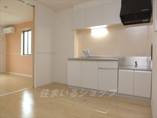 広島市安佐北区可部東４丁目のアパートのキッチン|浄水器一体型シャワー水栓・床下収納あり