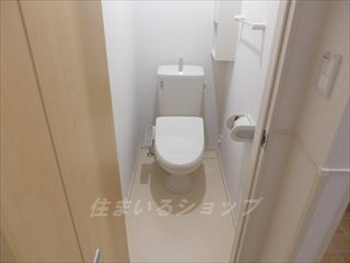広島市安佐北区可部東４丁目のアパートのトイレ|シャワートイレ・収納棚あり