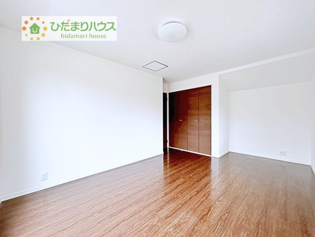 【寝室】 | 我孫子市根戸　中古戸建 | 8.8帖の主寝室！十分な広さがあるので、大切なプライベート空間を素敵に演出できます♪