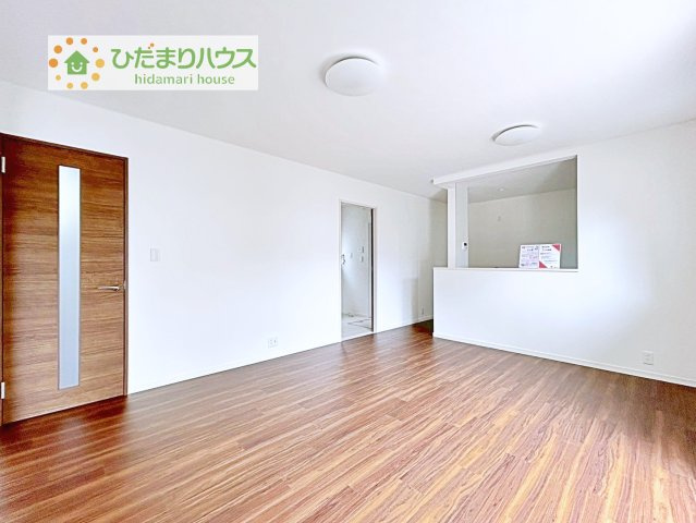 【居間・リビング】 | 我孫子市根戸　中古戸建 | 南向きのリビングではぽかぽかの日差しが感じられます☆