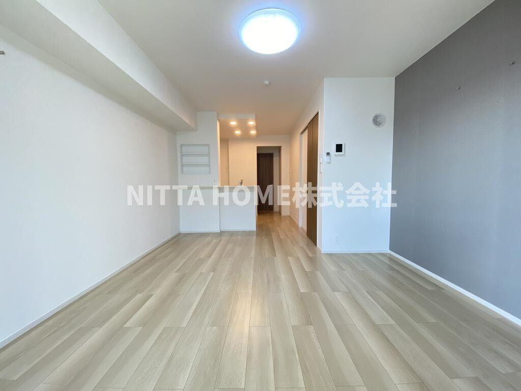 ルミエール　弥栄Ⅰの居間・リビング|こちらの洋室は13.5帖です☆