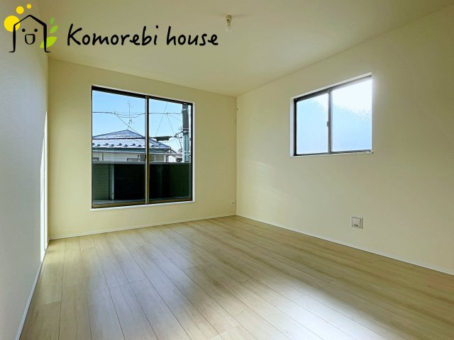 さいたま市見沼区御蔵　第３期　新築一戸建て　Aの寝室|ゆとりの広さです