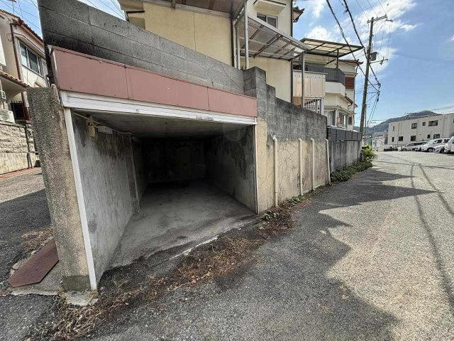 須磨区妙法寺岩山1055-4戸建の駐車場