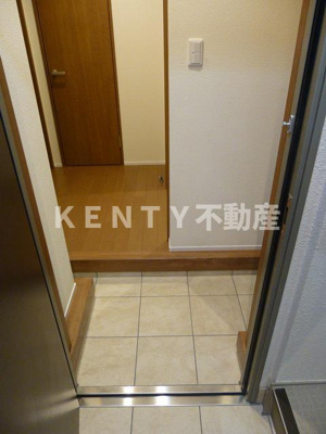 【玄関】 | ヴィアンカーサ | 収納もある玄関です