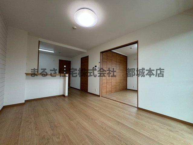 グランディール早水町の居間・リビング|201の写真です