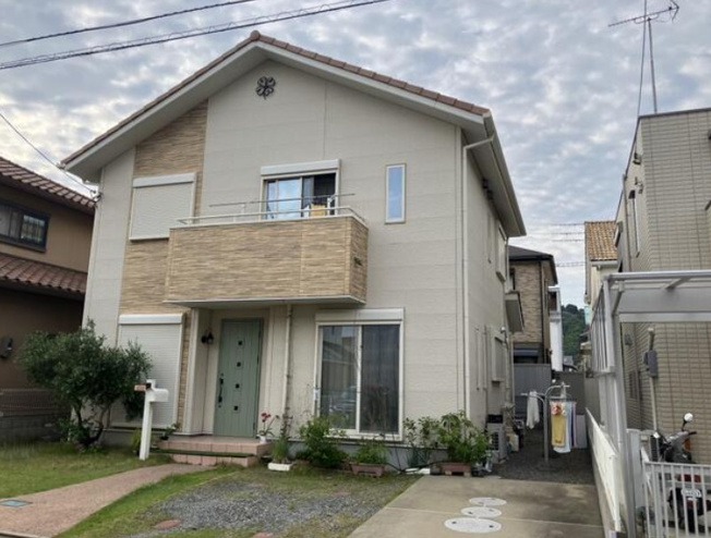 【外観】 | 接道は南側　幅員は6ｍです。