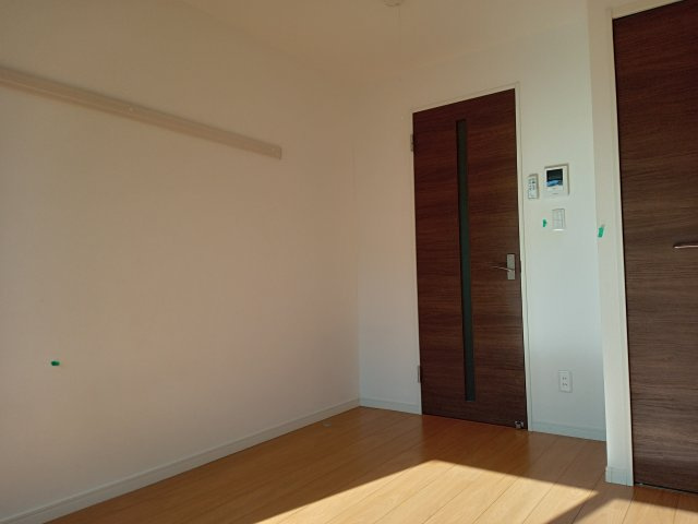 川崎市多摩区三田２丁目のアパートの洋室