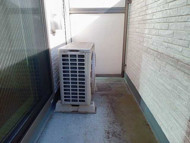 川崎市多摩区三田２丁目のアパートのバルコニー