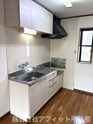 【キッチン】 | エルグレイス春日 | 吊戸棚付きキッチン